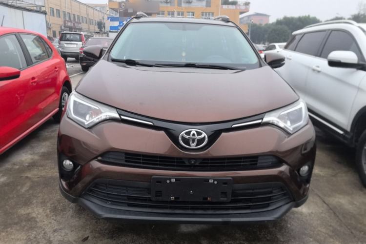 Used Toyota RAV4 2016 2.0L CVT Two-Wheel Drive Fashion Edition China V Standard
