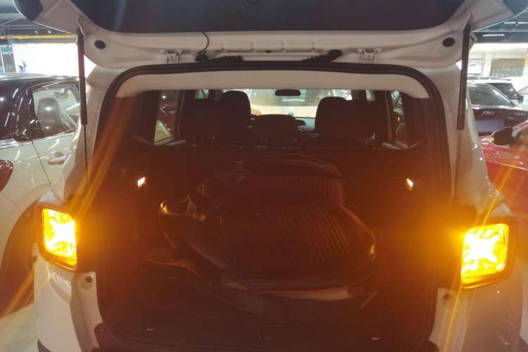 Used  Renegade 2018 Connected Large Screen Version 180T Automatic Kinetic Edition+
