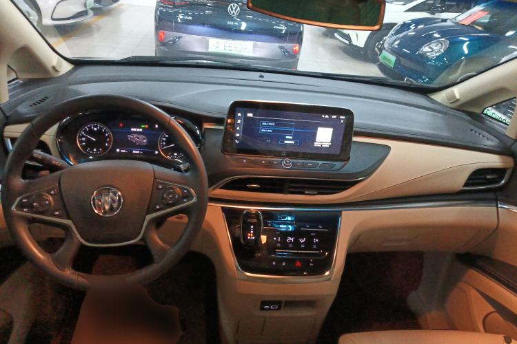 Used Buick GL8 2023 Facelifted Land Cruiser Executive Luxury Version
