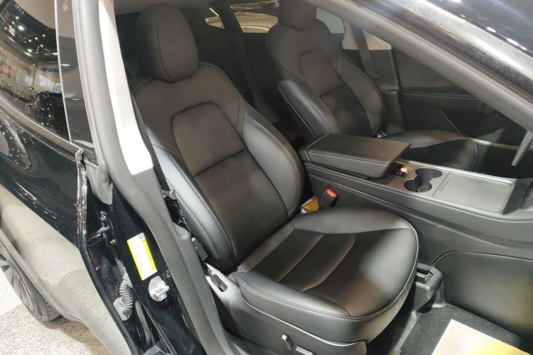 Used Tesla Model Y 2023 Long-Range All-Wheel-Drive Version
