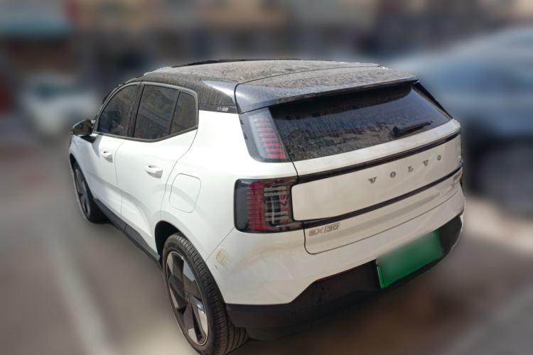 Used Volvo EX30 2025 Rear-Drive Long-Range Plus Model
