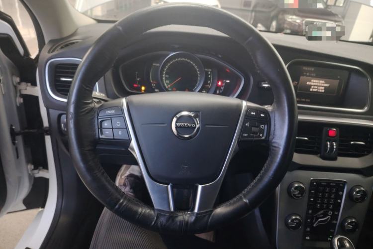 Used Volvo V40 2017 T3 Zhiya Edition
