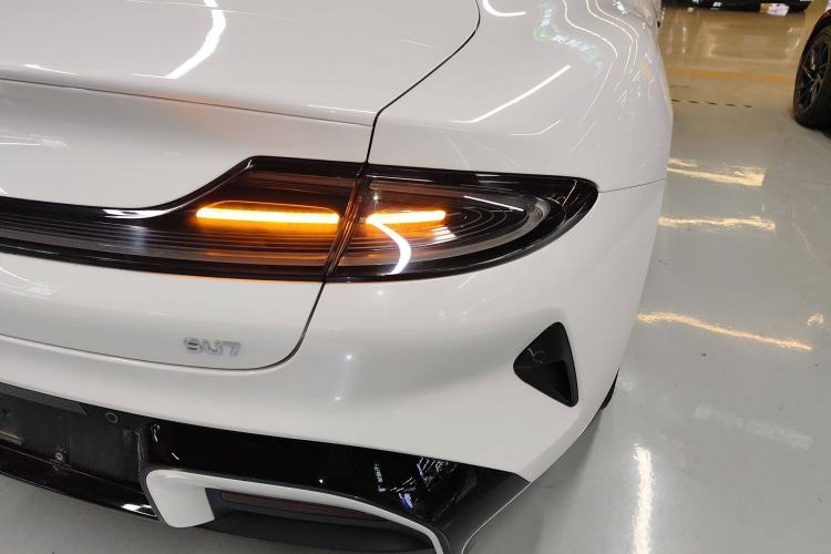 Used  SU7 2024 Rear-Drive Ultra-Long Range Advanced Pro-Level Intelligent Driving Version
