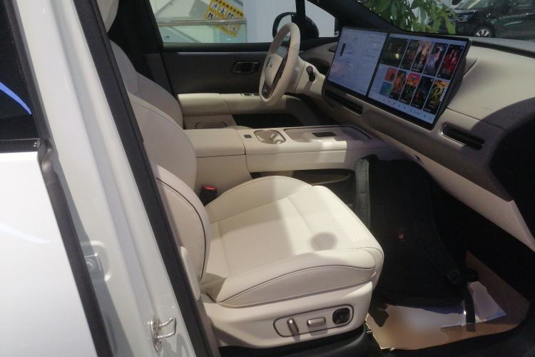 Used Li Auto Li Auto i6 2025 Model Two-Wheel-Drive Standard Type
