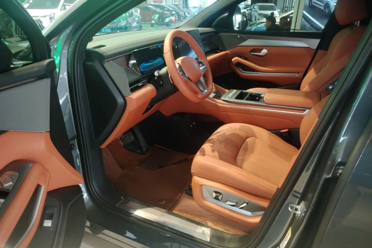 Used BYD Tang L 2025 EV with 670 km Range LiDAR and Premium Features