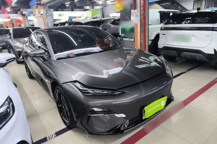 Used  E8 2024 550 km Range Rear-Wheel-Drive PRO