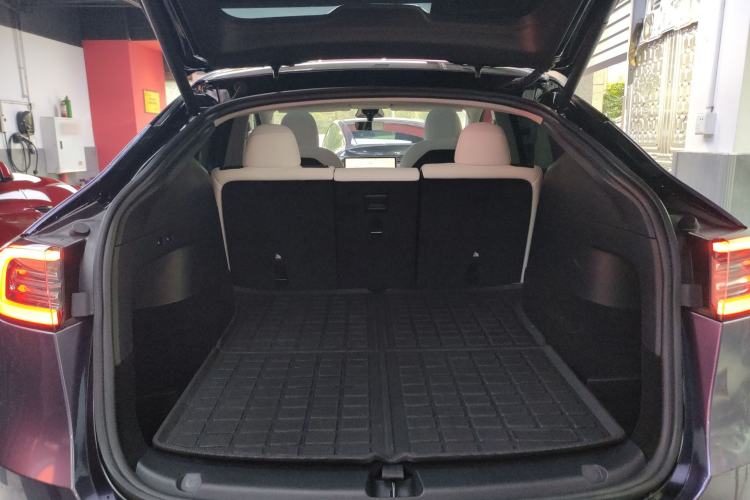 Used Tesla Model Y 2022 Long-Range All-Wheel-Drive Version