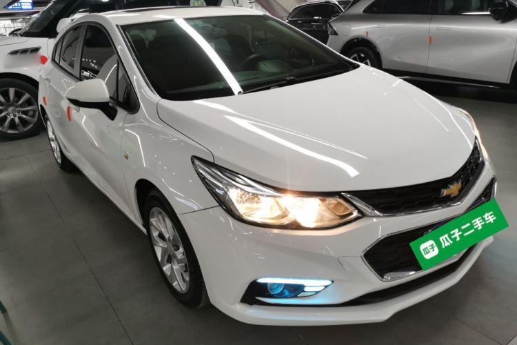 Used Chevrolet Cruze 2017 1.5L Hatchback Automatic Pioneer Sunroof Edition
