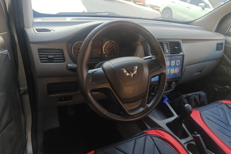 Used Wuling Rongguang V 2016 1.5L Practical Version Non-Power-Assisted
