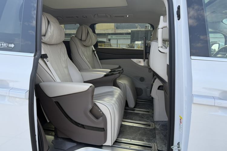 Used Denza D9 2022 DM-i 970 Four-Wheel Drive Prestige Model
