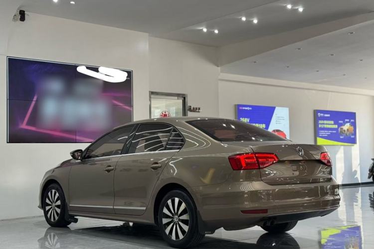 Used Volkswagen Sagitar 2015 230TSI Automatic Luxury Model
