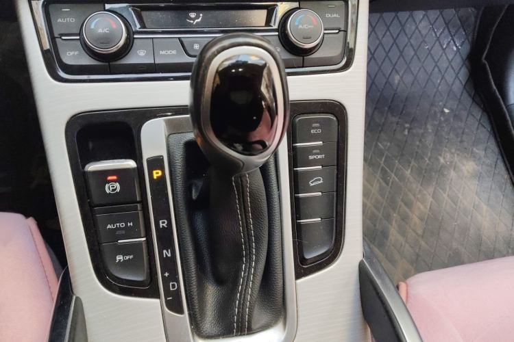 Used Geely Auto Emgrand X7 Sport 2018 1.8TD Automatic Two-Wheel Drive Zhiya Model