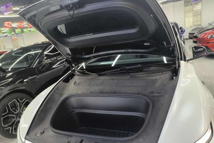 Used Tesla Model Y 2025 Long-Range All-Wheel-Drive Version
