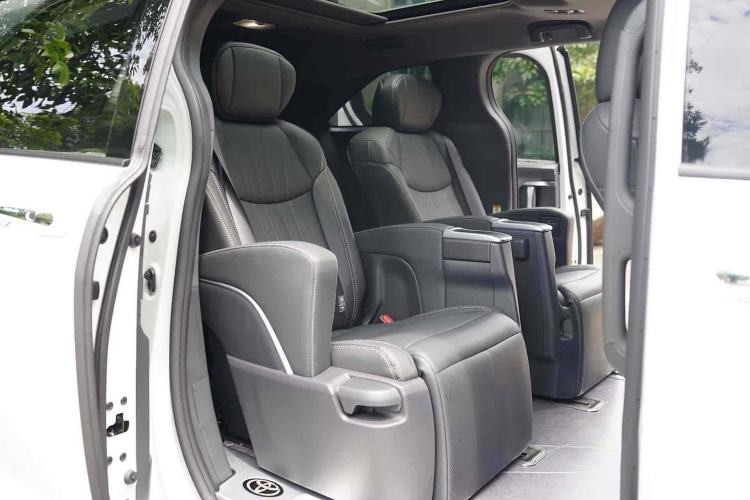 Used Toyota Sienna 2024 2.5L Hybrid Ultimate Edition
