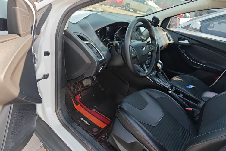 Used Ford Focus 2015 Hatchback EcoBoost 125 Automatic Supreme Style Edition
