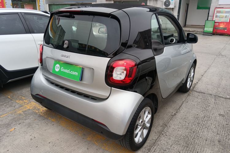 Used  fortwo 2018 1.0L 52kW Hardtop Dynamic Version China V
