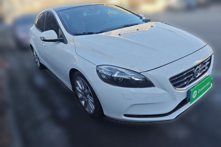 Used Volvo V40 2015 1.6T Zhiyi Edition
