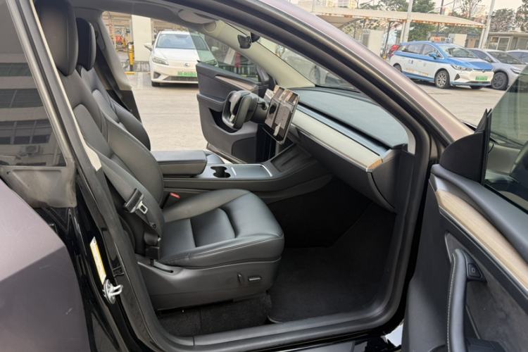 Used Tesla Model Y 2022 Rear-Wheel-Drive Version
