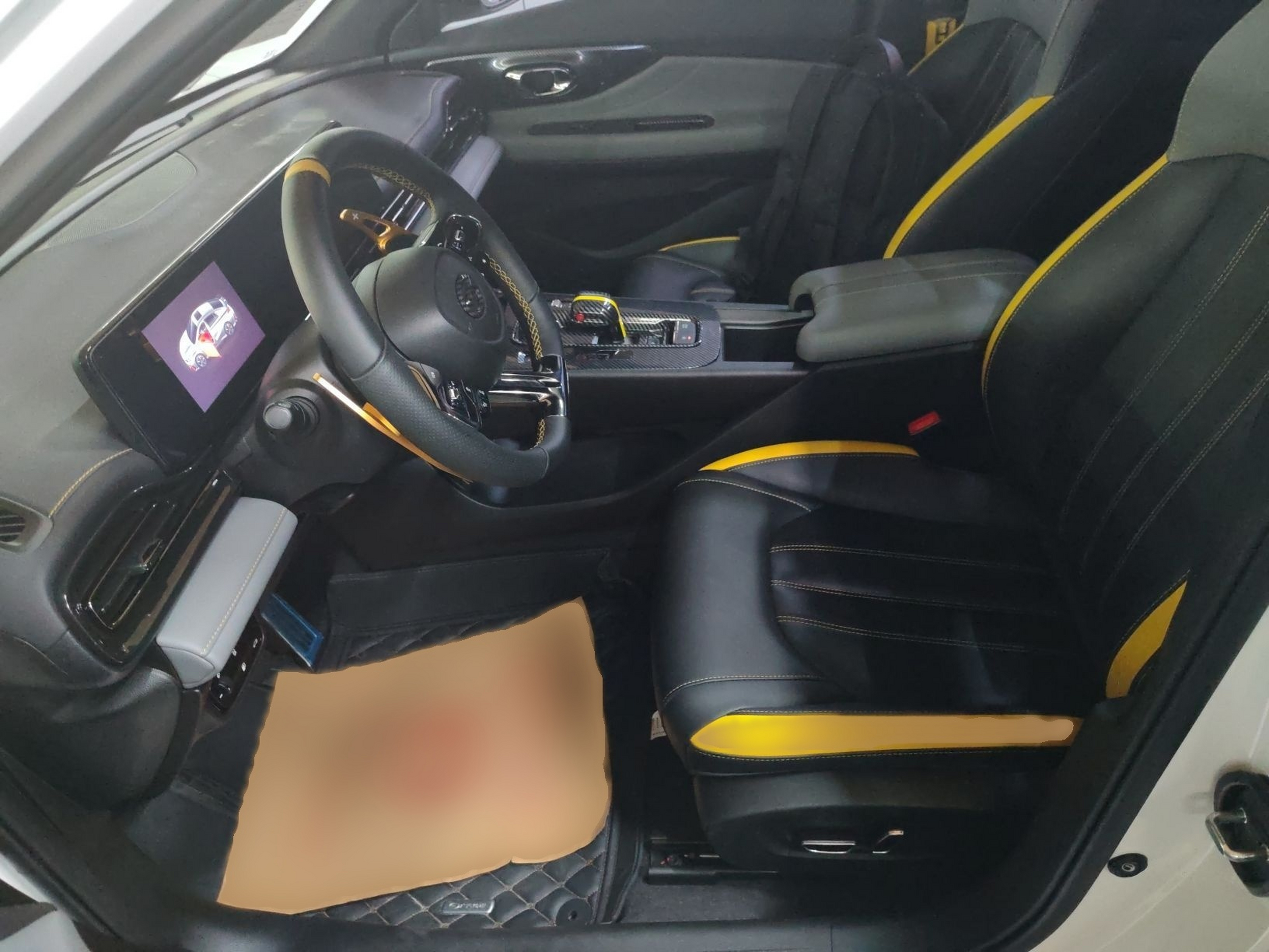 المقاعد الأمامية داخل السيارة