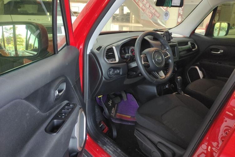 Used  Renegade 2018 Connected Large Screen Version 180T Automatic High-Energy Edition
