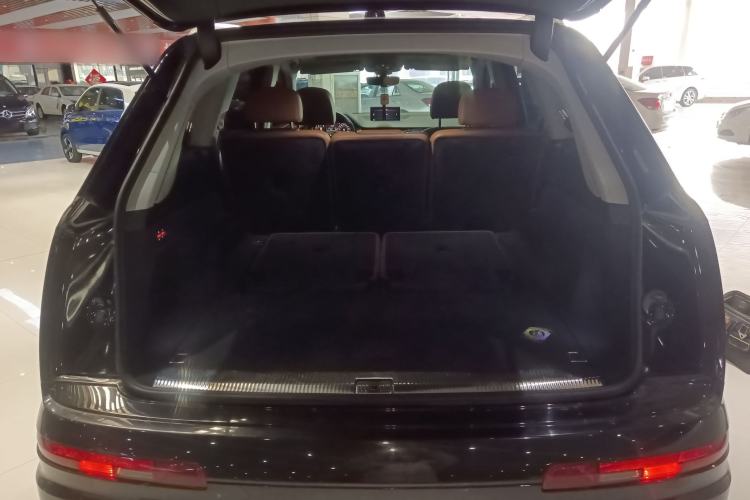 Used Audi Q7 2018 40 TFSI Comfort Model
