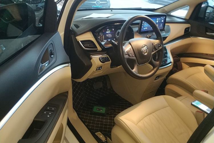 Used Buick GL8 2023 Facelifted Land Cruiser Executive Luxury Version
