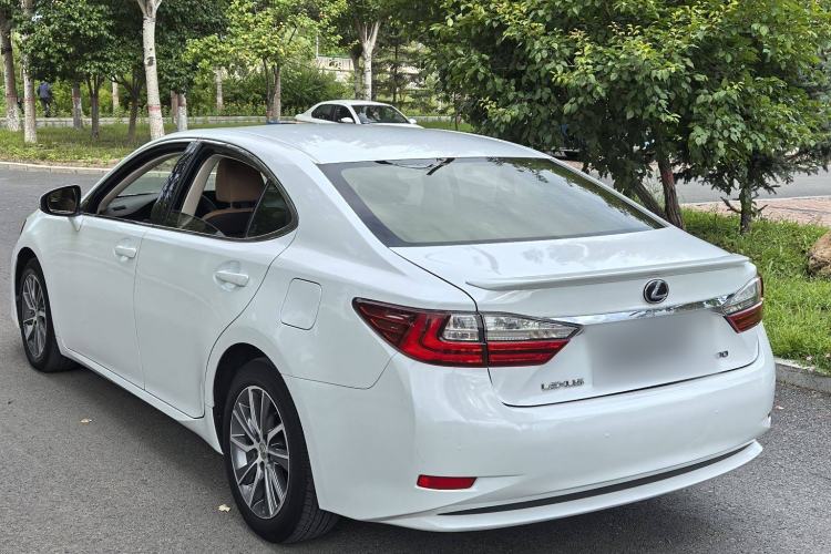 Used Lexus ES 2015 300h Comfort Edition
