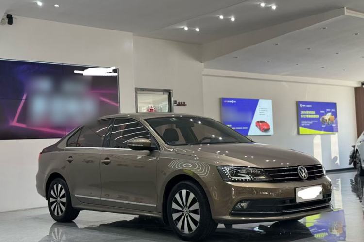 Used Volkswagen Sagitar 2015 230TSI Automatic Luxury Model
