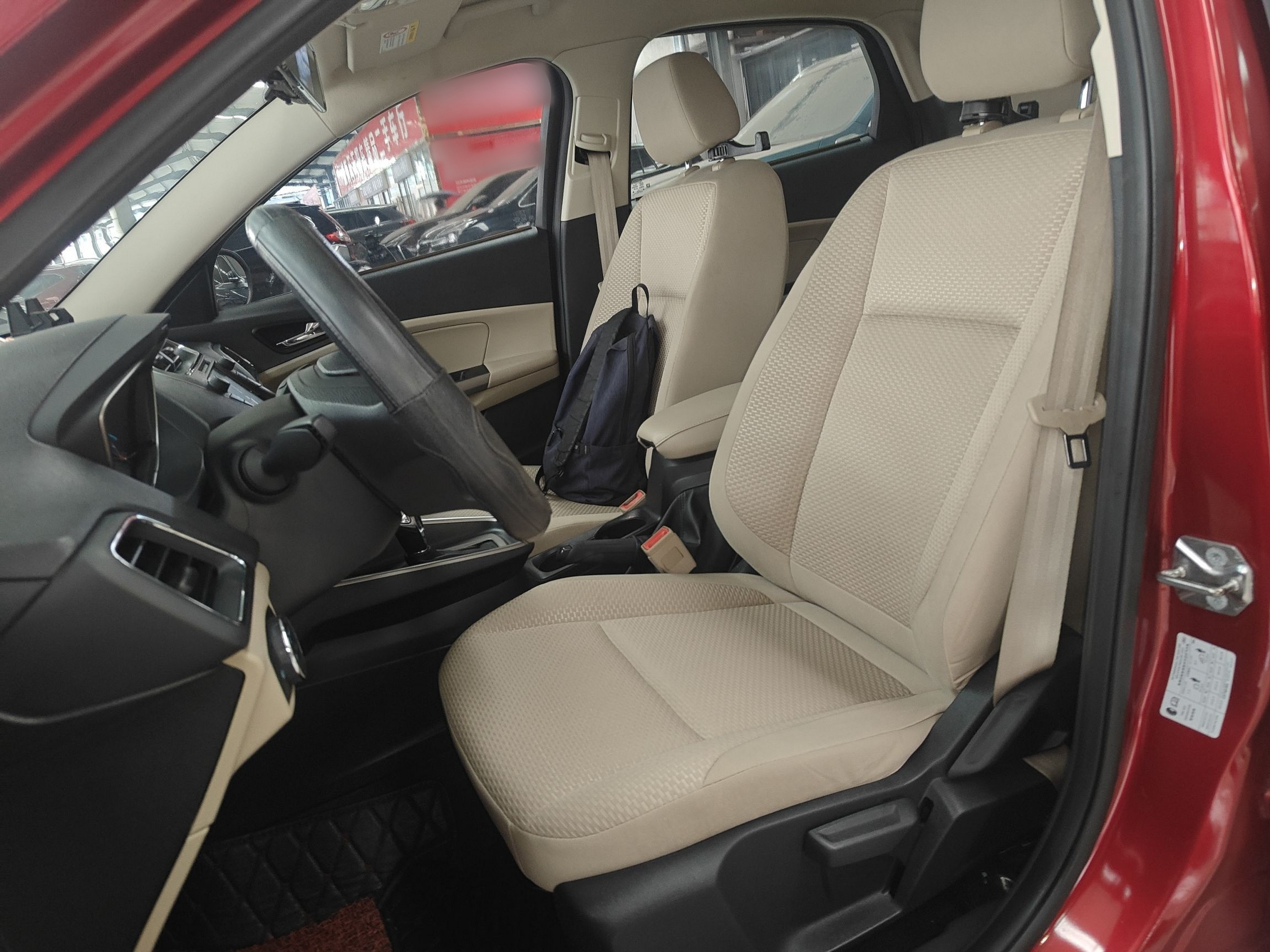 Переднее сиденье в автомобиле