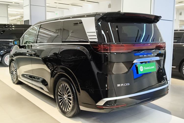 Used Denza D9 2025 DM-i Intelligent Drive 1020 Four-Wheel Drive Flagship Model
