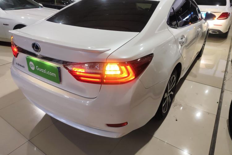 Used Lexus ES 2015 300h Comfort Edition