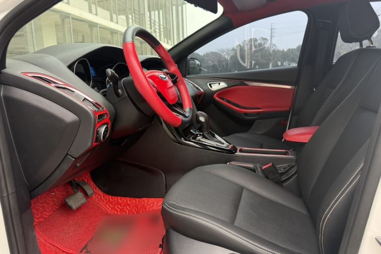 Used Ford Focus 2015 Hatchback 1.6L Automatic Comfort Model
