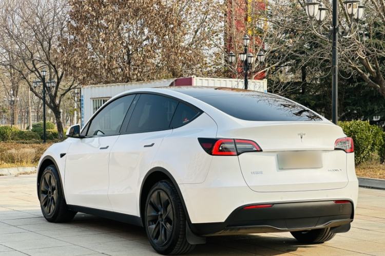 Used Tesla Model Y 2023 Long-Range All-Wheel-Drive Version
