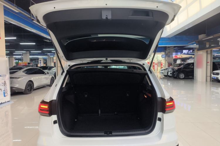 Used Volkswagen Tharu 2023 300TSI Two-Wheel-Drive Moonlight Edition
