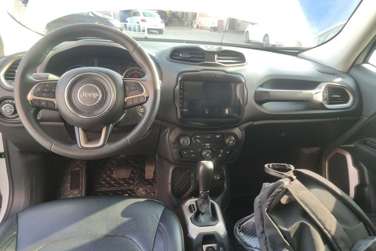 Used  Renegade 2018 Connected Large Screen Version 180T Automatic High-Energy Edition
