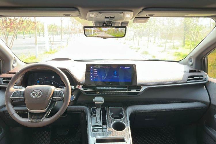 Used Toyota Sienna 2021 2.5L Hybrid Platinum Edition
