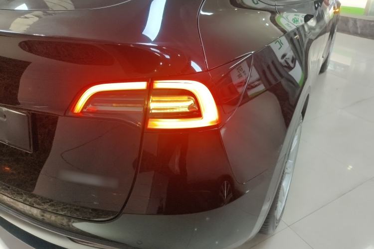 Used Tesla Model Y 2021 Long-Range All-Wheel-Drive Version 3D7
