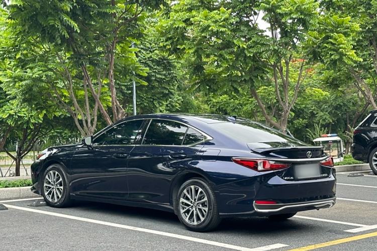 Used Lexus ES 2022 300h Excellence Edition
