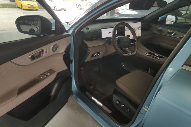 Used Chery Tiggo 8 PLUS C-DM 2025 1.5T 116 km Prestige Version 5 Seats