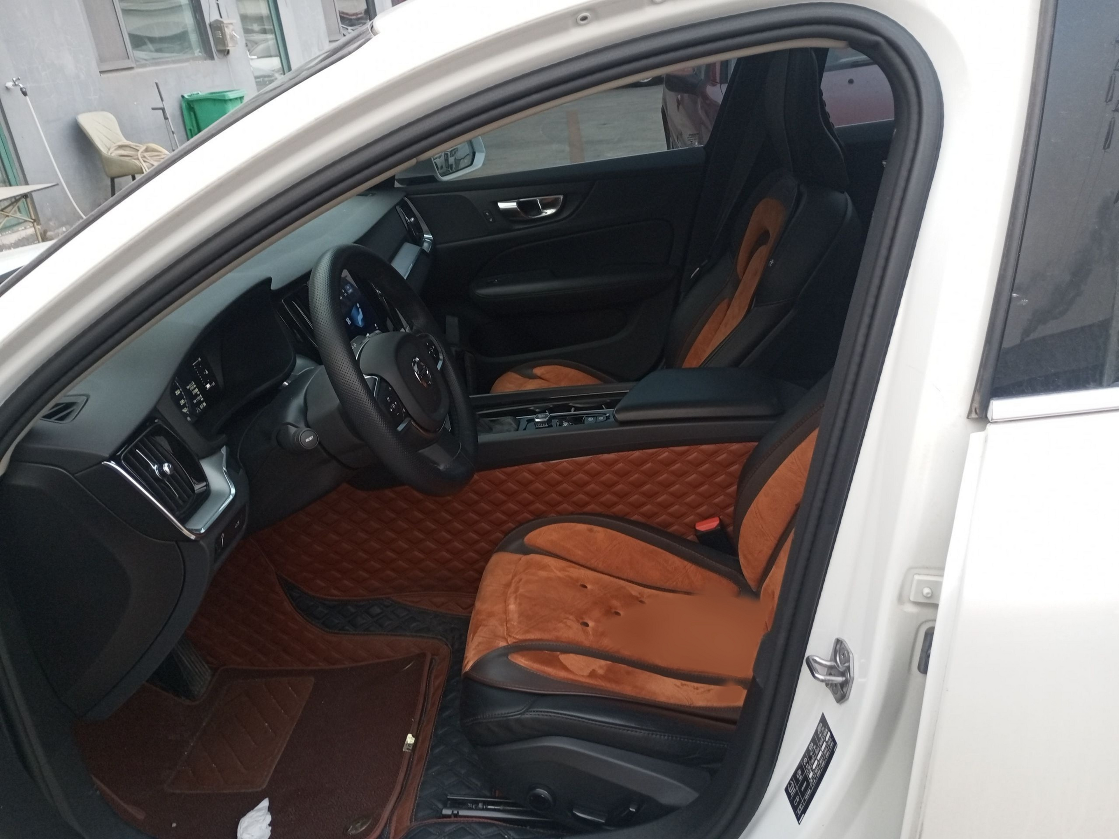 Переднее сиденье в автомобиле