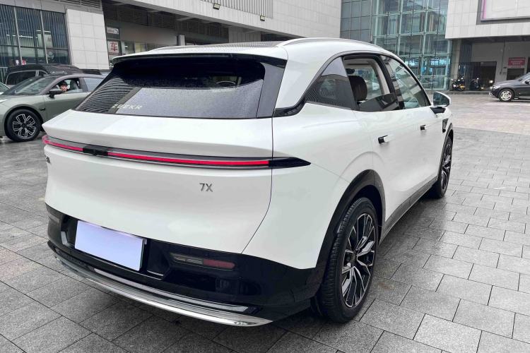 Used Zeekr 7X 2025 100 kWh Long-Range Rear-Wheel Drive with Intelligent Driving Features
