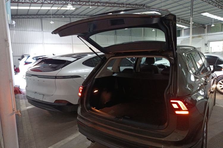 Used Volkswagen Tiguan L 2018 330TSI Automatic Two-Wheel Drive Luxury Edition
