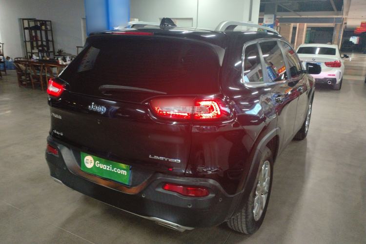 Used  Cherokee 2016 2.4L Superior Edition