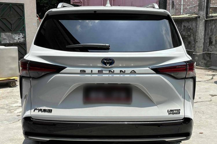 Used Toyota Sienna 2021 2.5L Hybrid Premium Edition
