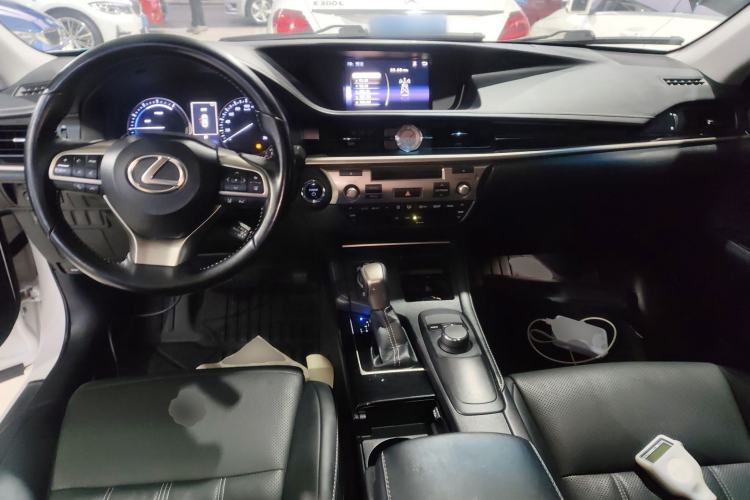 Used Lexus ES 2015 300h Comfort Edition