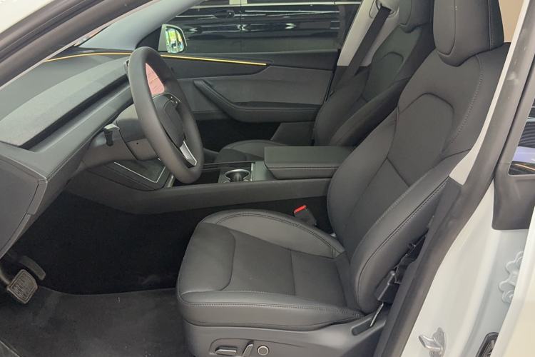 Used Tesla Model Y 2025 Rear-Wheel-Drive Version
