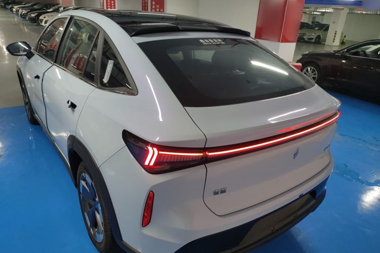 Used Livan Livan 7 2024 605 km Glory Edition