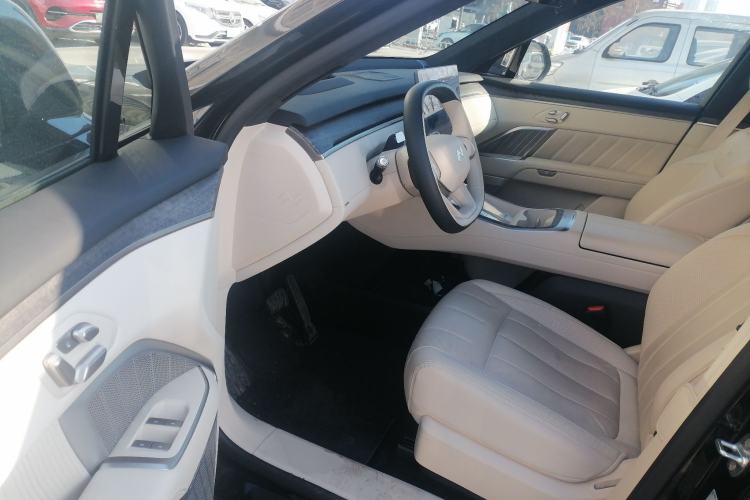 Used ONVO Luxeed L90 2025 Model—Ultra Six-Seater Version
