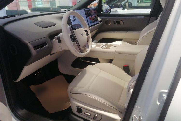 Used Li Auto Li Auto i6 2025 Model Two-Wheel-Drive Standard Type
