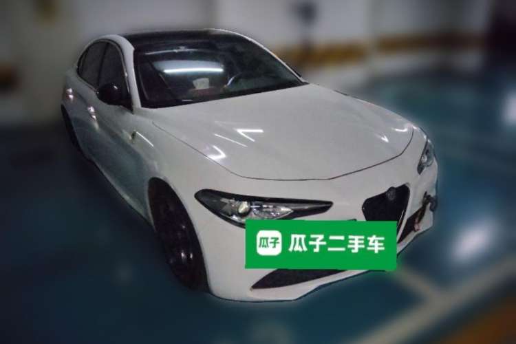 Used Alfa Romeo Giulia 2017 2.0T 200HP Luxury Edition
